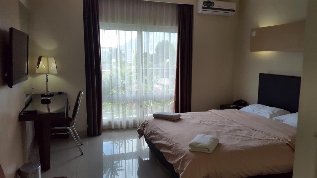 Jhoanie Hotel Tomohon Zimmer foto
