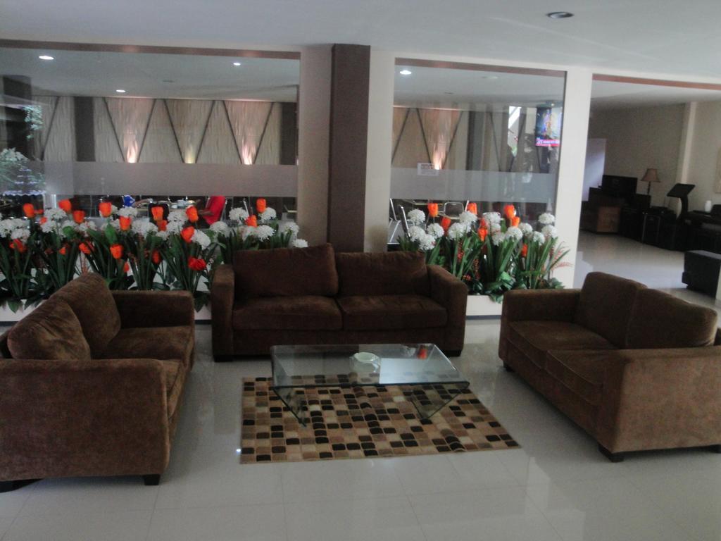 Jhoanie Hotel Tomohon Exterior foto