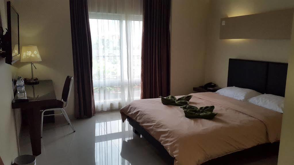 Jhoanie Hotel Tomohon Exterior foto