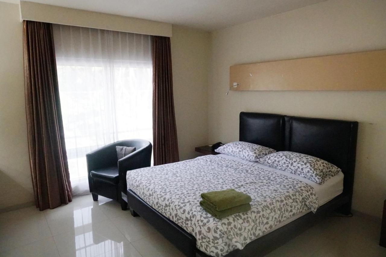 Jhoanie Hotel Tomohon Exterior foto